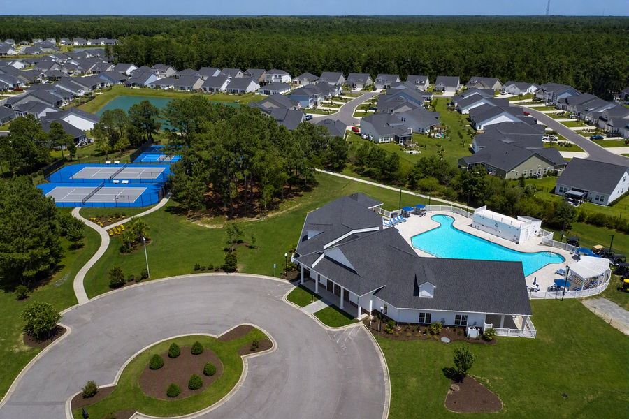 Brunswick Plantation Pool, Clubhouse, and Pickleball Courts