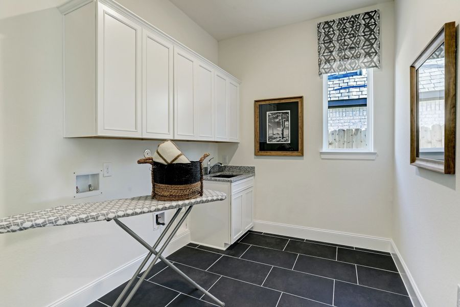 Image 37 of the Del Bello Lakes 70 Series community in Manvel, TX.