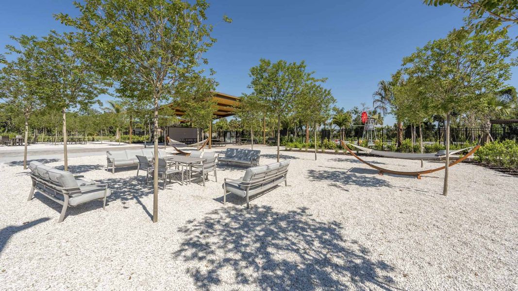 Community amenity available to residents of Oakfield Lakes in Parrish (Image 12).