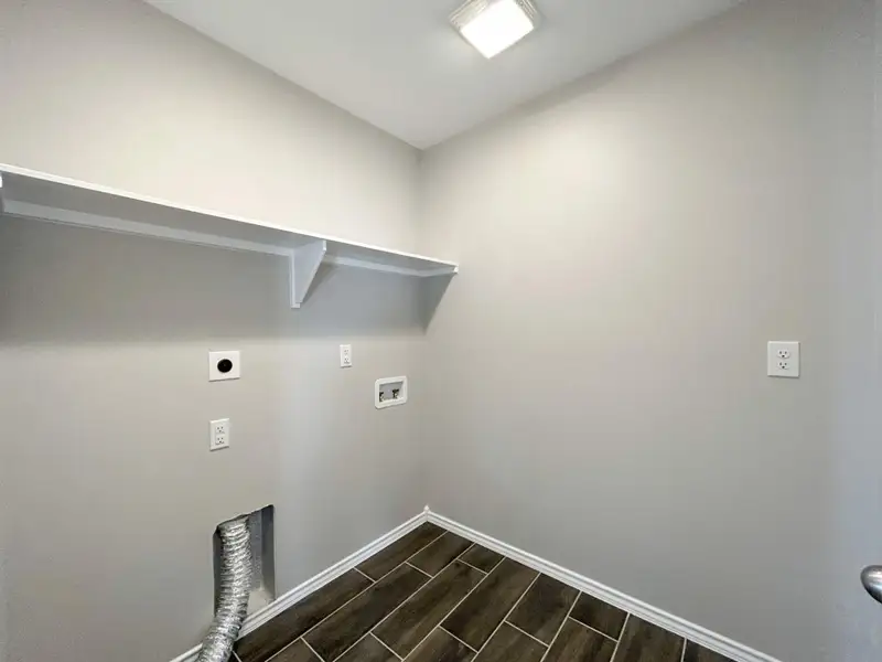 Furnished interior in a model home at Cuatro Vientos Sur in Laredo (Image 12).