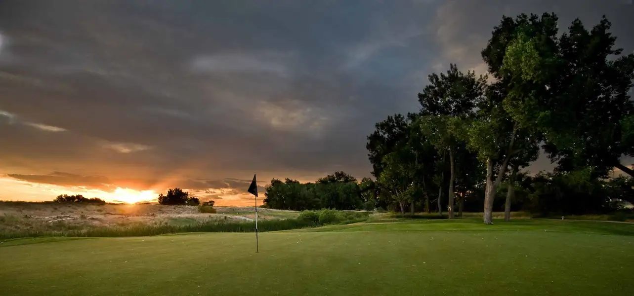 Natural surroundings and green spaces near Green Valley Ranch in Aurora, CO (Image 14).