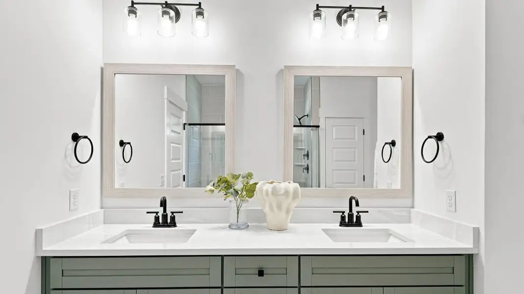 Vanderbilt Owners Bath
