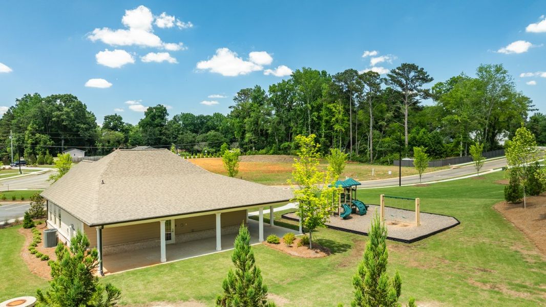Exterior details of a home in Fairhaven, Lithia Springs (Image 7).