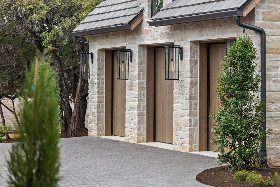 Exterior details of a home in Amarra - Barton Creek, Austin (Image 14).