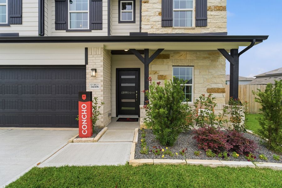 Exterior details of a home in Pecan Estates, Crosby (Image 3).