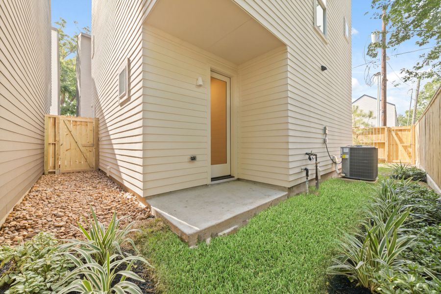 Exterior details of a home in Rachel Reserve, Houston (Image 5).