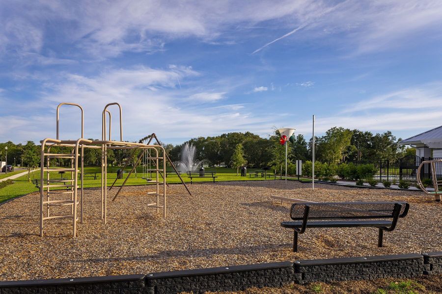 Image 21 of the Hull Island at Oakland community in Oakland, FL.