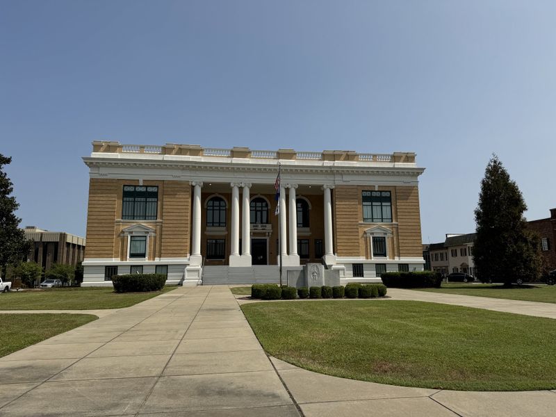 Front exterior of a home in the Heritage Bay community, located in Sumter, SC (Image 22).
