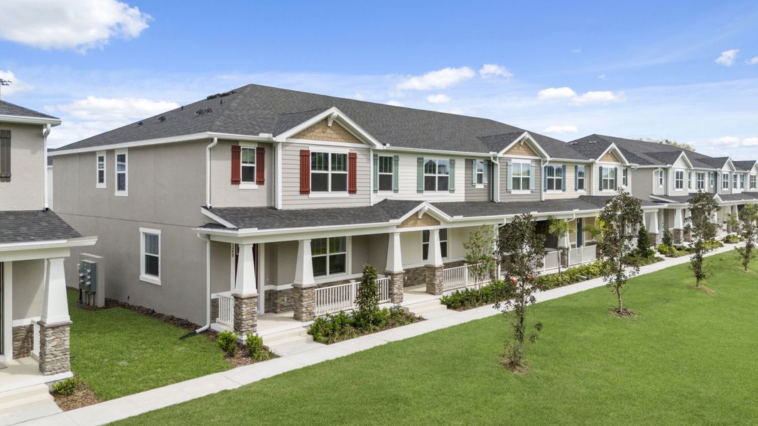Front exterior of a home in the Hickory Grove community, located in Winter Springs, FL (Image 20).