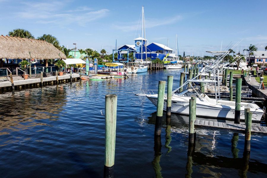 Port Salerno, Dine & Dock