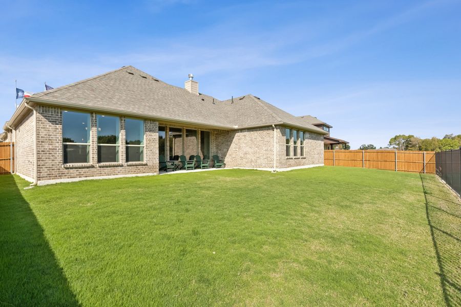 Exterior details of a home in Massey Meadows, Midlothian (Image 6).
