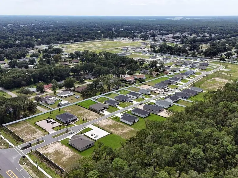 Enjoy a large yard with space between neighbors, and select homes adjacent to open space for additional privacy. Enjoy a large yard with space between neighbors, and select homes adjacent to open space for additional privacy.