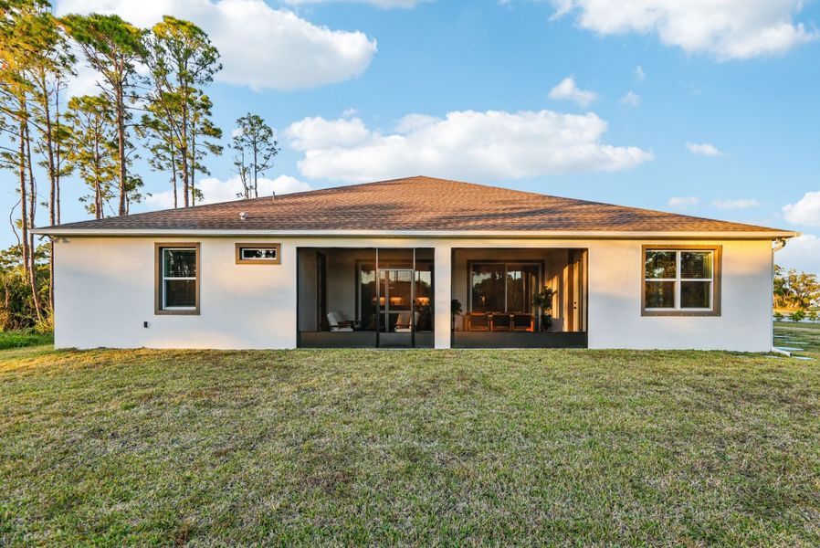 Exterior details of a home in Cape Coral, Cape Coral (Image 4).