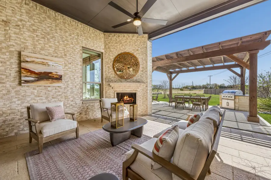 Exterior details of a home in Lakeway Estates, Waxahachie (Image 3).