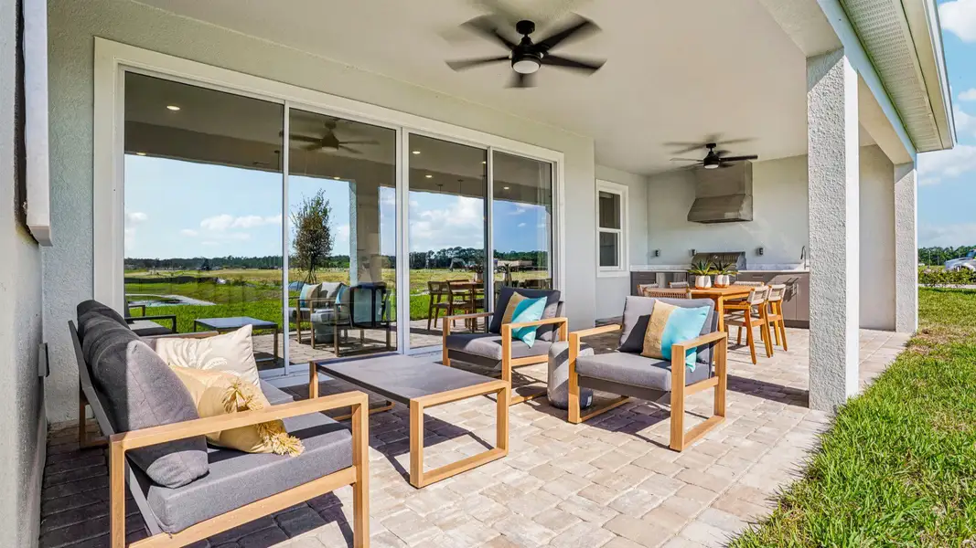 Exterior details of a home in Ardisia Park, New Smyrna Beach (Image 4).