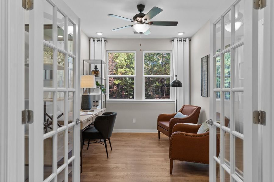 Furnished interior in a model home at Goose Marsh in Bolivia (Image 22).