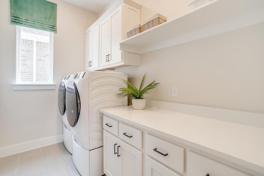 Furnished interior in a model home at Wildflower Ranch in Fort Worth (Image 9).