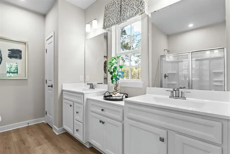 A spa like ensuite that turns everyday routines into moments of relaxation.​