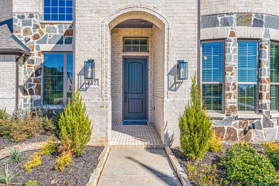 Exterior details of a home in Levante, Waxahachie (Image 3).