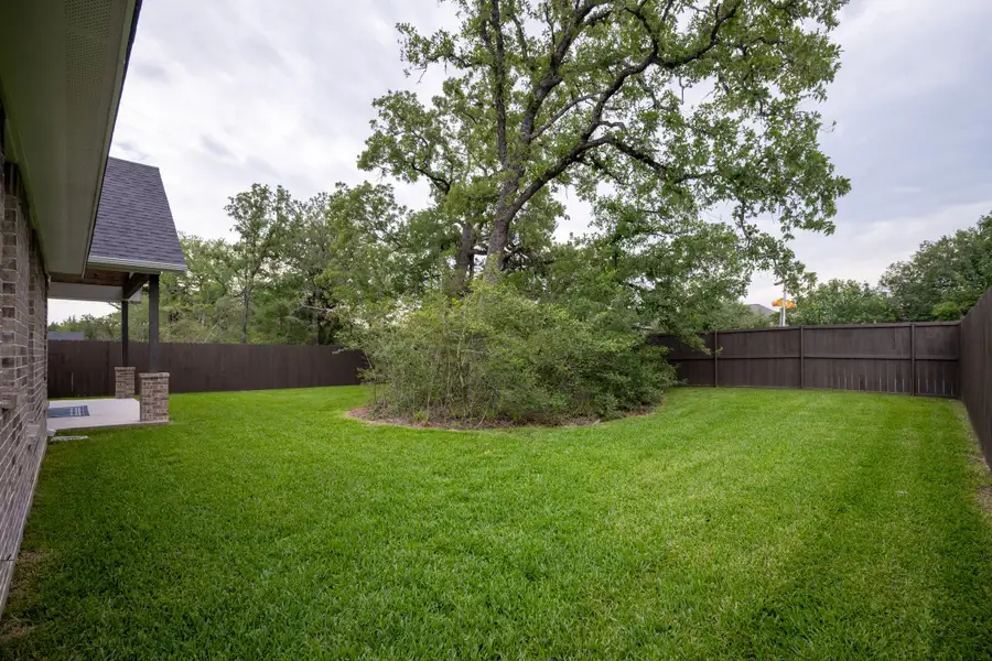Exterior details of a home in Oakmont, Bryan (Image 5).