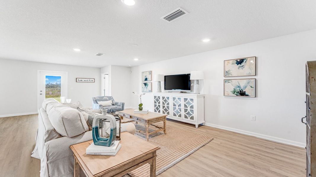 Furnished interior in a model home at Morningside in Panama City (Image 16).