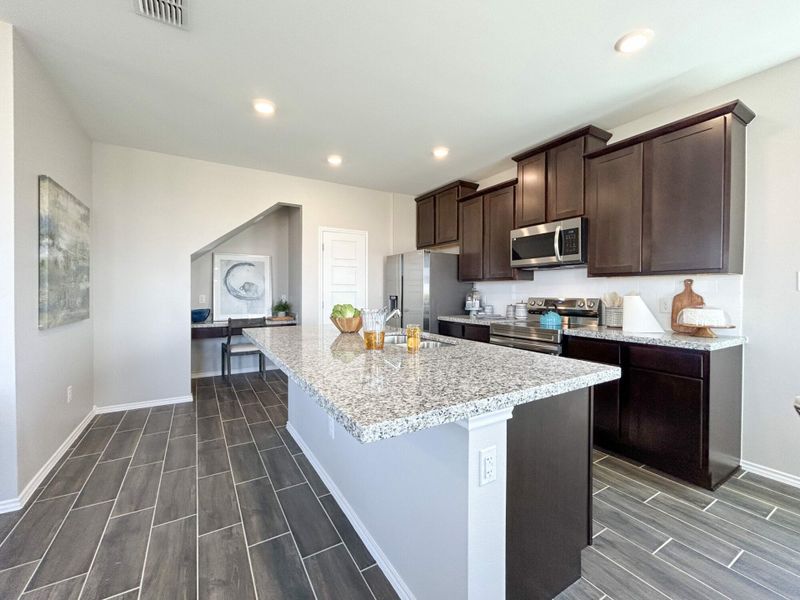 Furnished interior in a model home at Cuatro Vientos Sur in Laredo (Image 7).