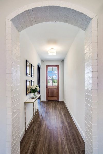 Furnished interior in a model home at Settler’s Glen in Fort Worth (Image 11).