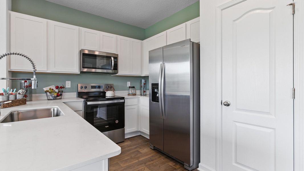 Furnished interior in a model home at The Landing in Middleburg (Image 10).