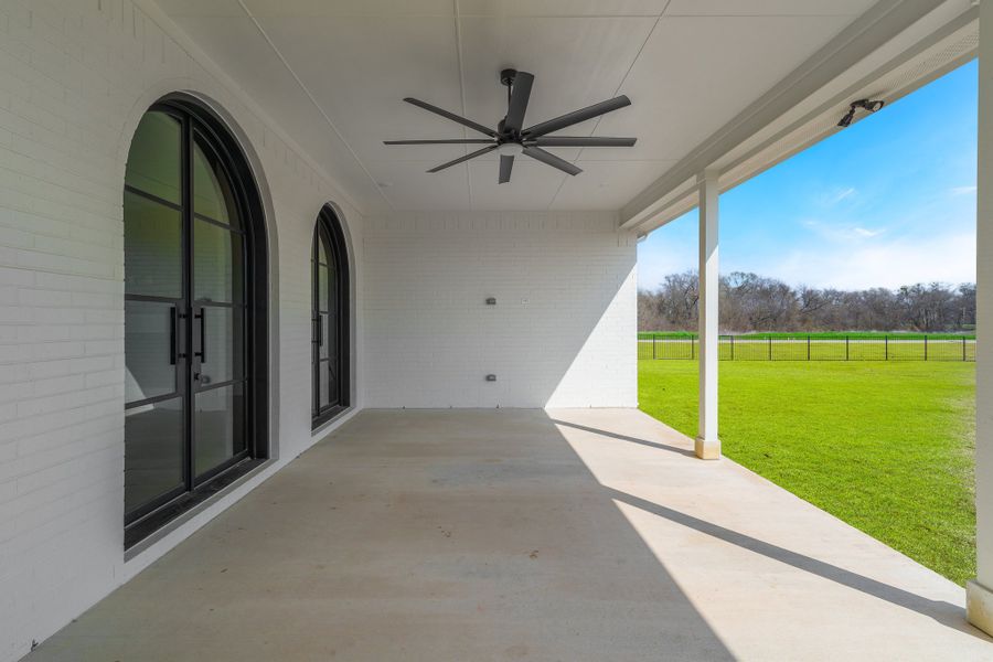 Exterior details of a home in Enchanted Creek, Lucas (Image 3).