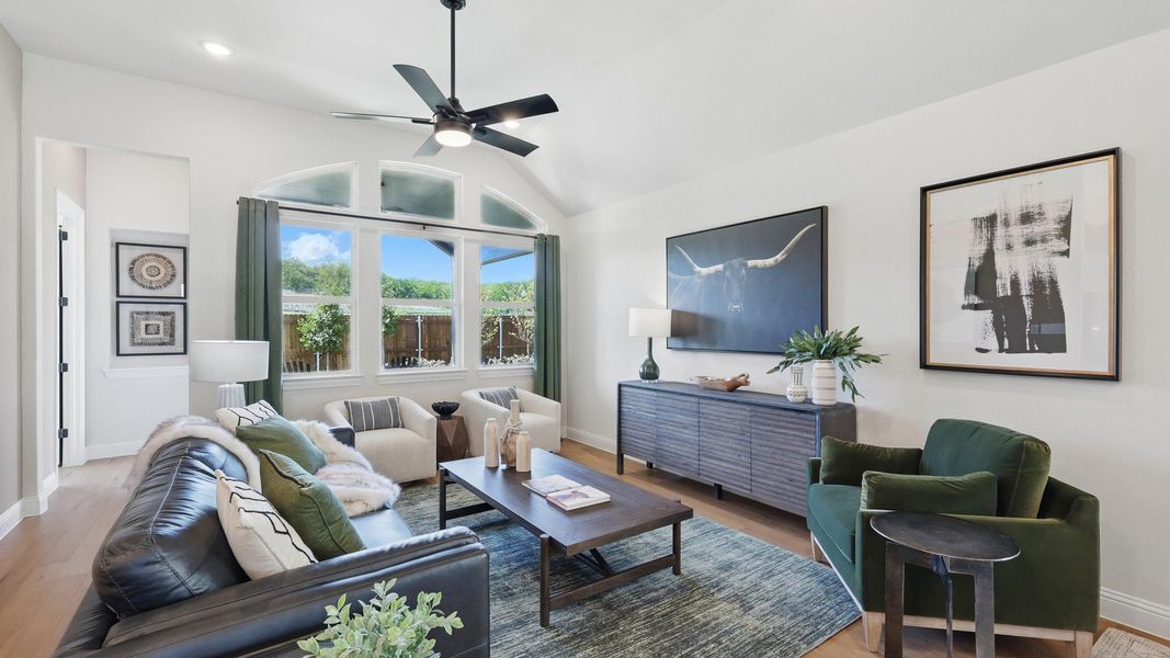 Experience sophistication with vaulted ceilings and arched windows in Green Oaks Preserve’s modern living area. Experience sophistication with vaulted ceilings and arched windows in Green Oaks Preserve’s modern living area.
