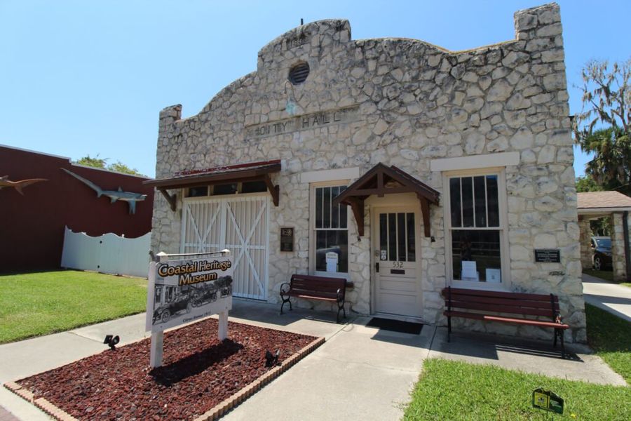 Exterior details of a home in Citrus Springs, Citrus Springs (Image 3).