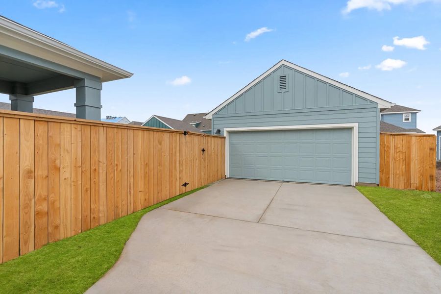 Exterior details of a home in Castlewood 45', Taylor (Image 4).