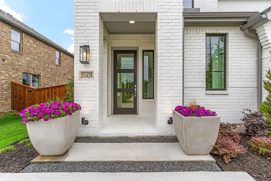 American Legend Homes' 40' model in Wellington - Front Porch American Legend Homes' 40' model in Wellington - Front Porch