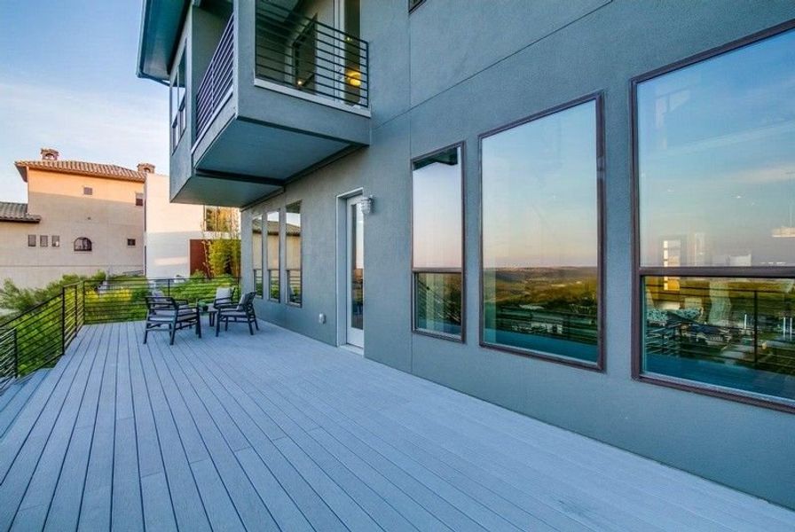 Spacious patio perfect for entertaining