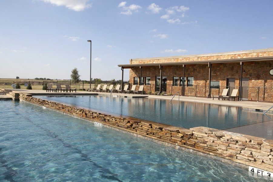 Image 4 of the Paloma Lake 70' community in Round Rock, TX.