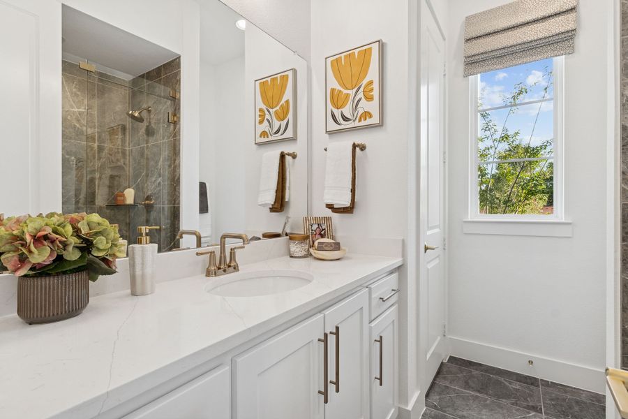 Plan 1640 Bathroom - Bella Casa Model Photo Plan 1640 Bathroom - Bella Casa Model Photo