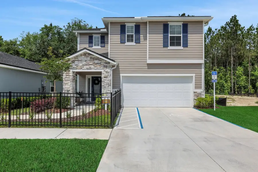 Front exterior of a home in the Amberly 40' community, located in Green Cove Springs, FL (Image 18).
