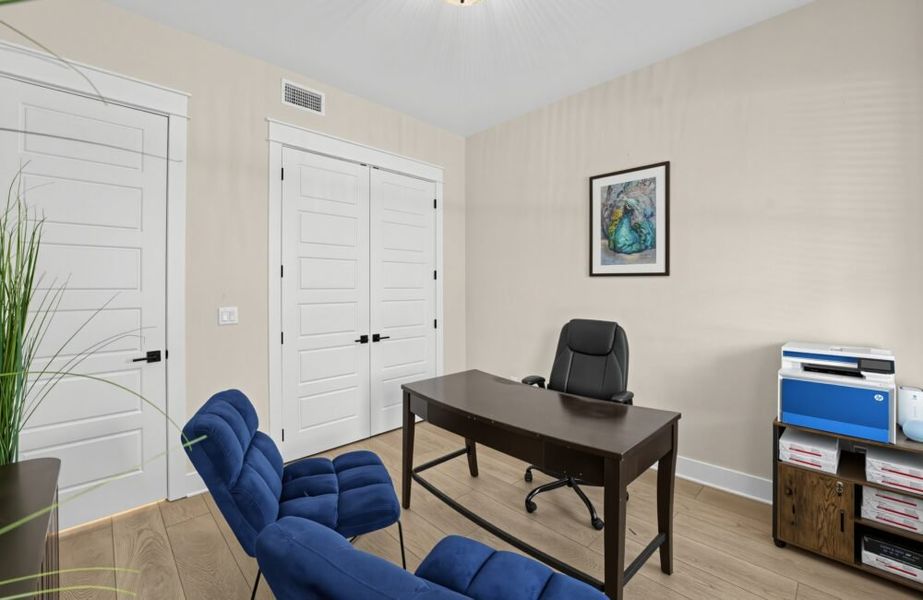 Furnished interior in a model home at King's Landing in Panama City (Image 29). Furnished interior in a model home at King's Landing in Panama City (Image 29).