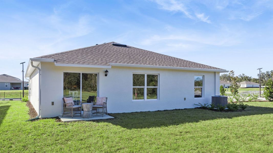 Exterior details of a home in Willowbrook South, Winter Haven (Image 3).