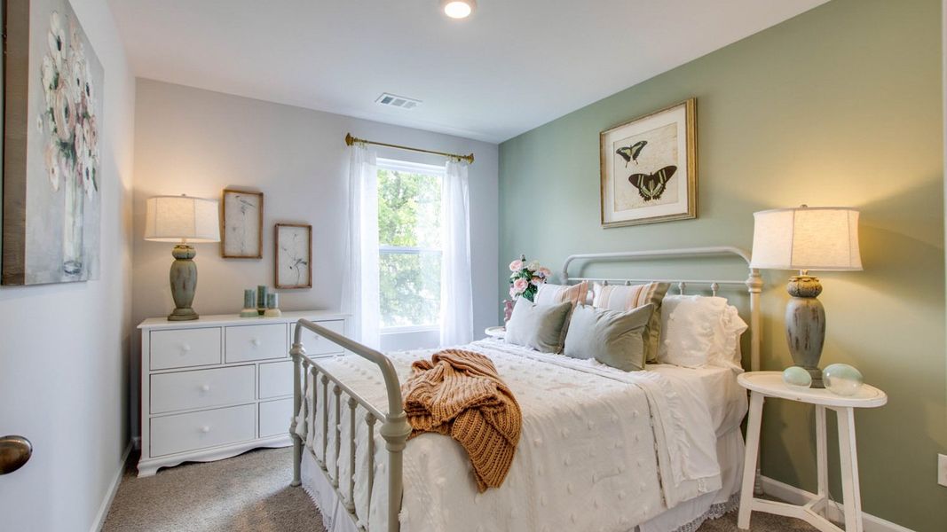 Furnished interior in a model home at Woodbridge Glen Townhomes in Lebanon (Image 20).