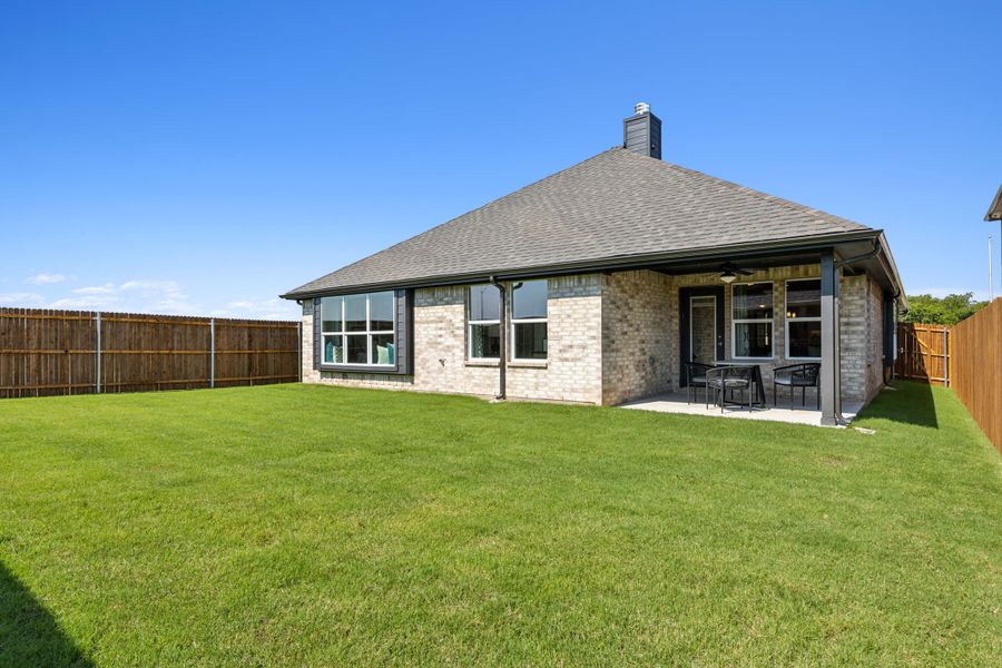 Exterior details of a home in Summer Crest, Fort Worth (Image 19).