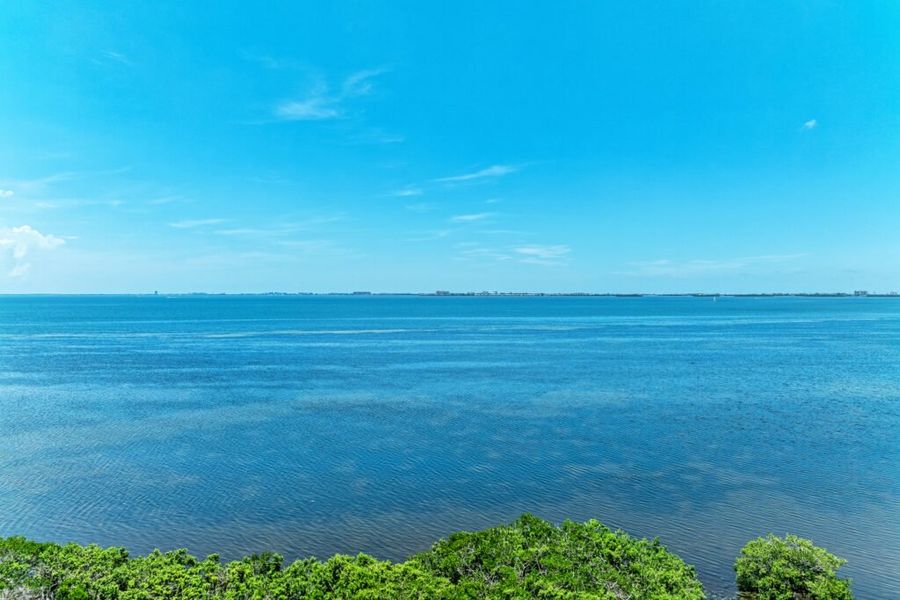 Natural surroundings and green spaces near Legends Bay in Bradenton, FL (Image 278).