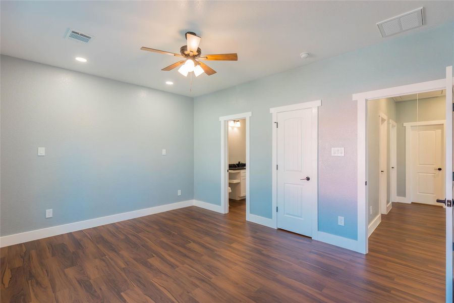 Spacious, unfurnished interior of a new home in , Houston (Image 20).