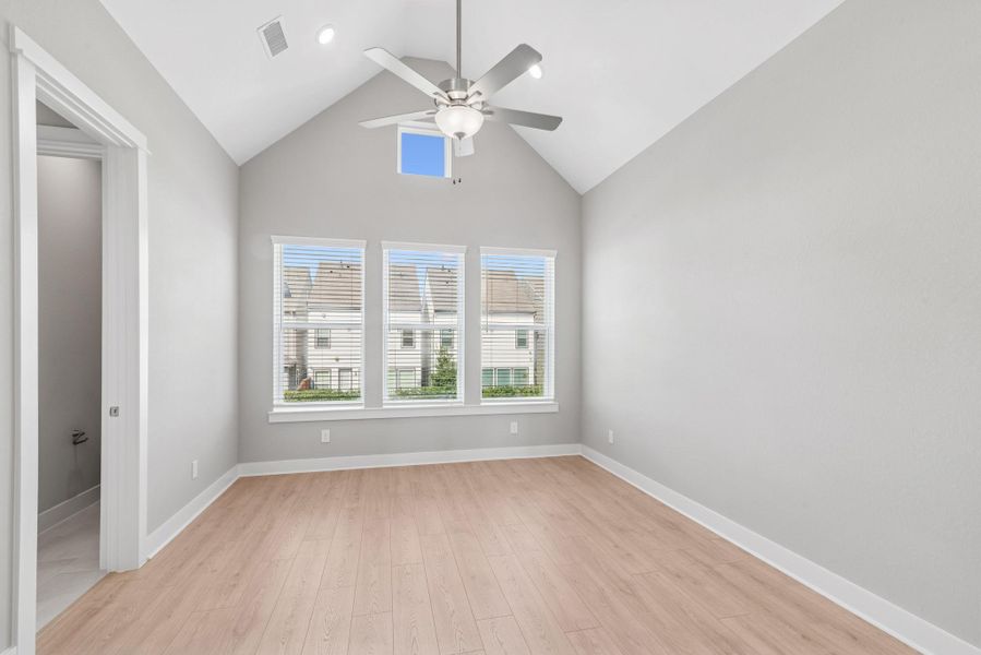 Spacious, unfurnished interior of a new home in Retreat at Oak Park, Houston (Image 12). Spacious, unfurnished interior of a new home in Retreat at Oak Park, Houston (Image 12).
