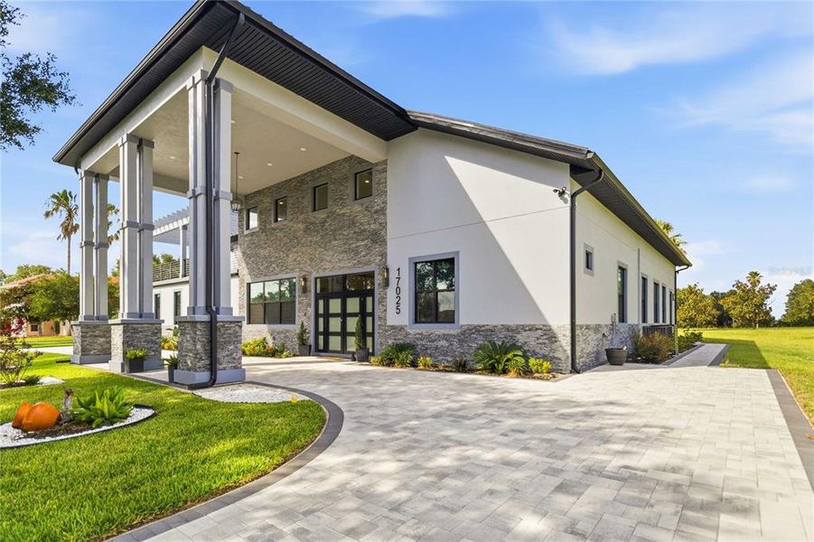 Community amenities in , Groveland (Image 60).