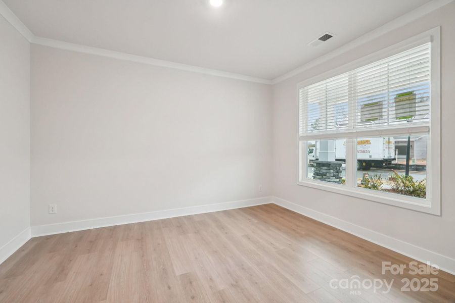 Spacious, unfurnished interior of a new home in Oak Grove Hill, Huntersville (Image 13).