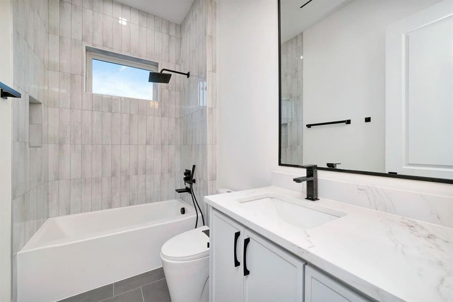 Furnished interior view inside a new home in , Dallas (Image 9).