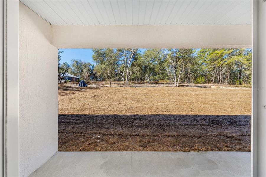 Exterior details and patio area of a home in , Dunnellon (Image 4).