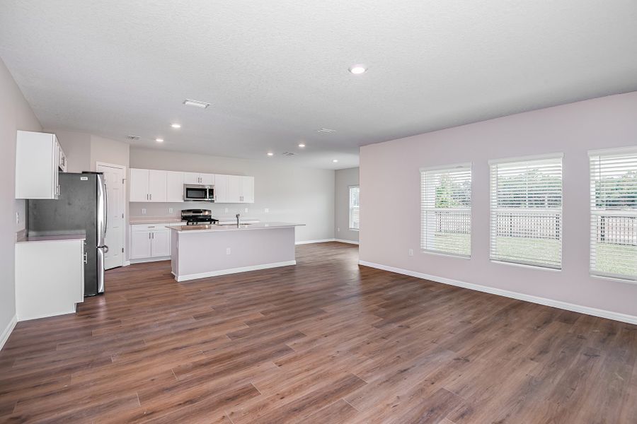 Spacious, unfurnished interior of a new home in Two Rivers, Zephyrhills (Image 14).