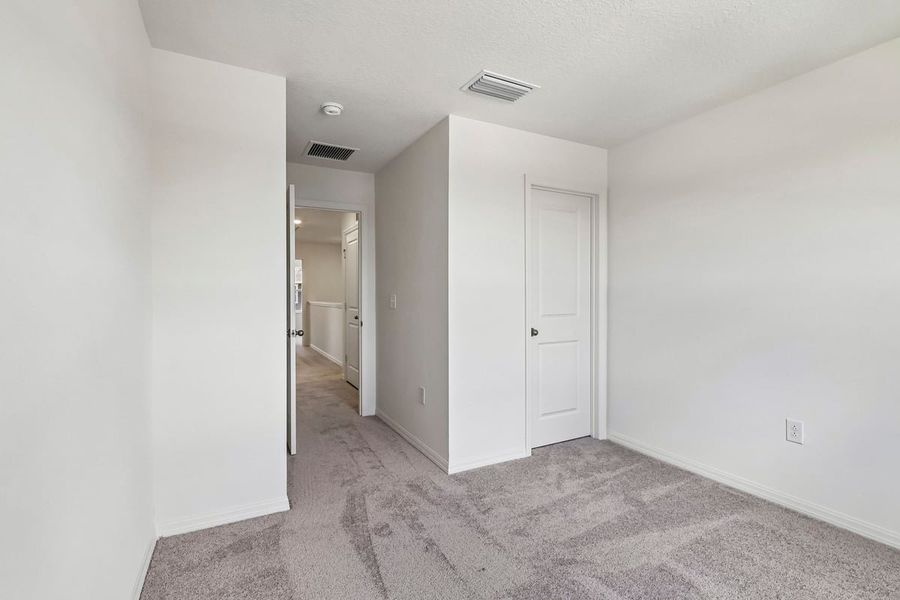 Spacious, unfurnished interior of a new home in Reserve at Forest Lake Townhomes, Lake Wales (Image 18).